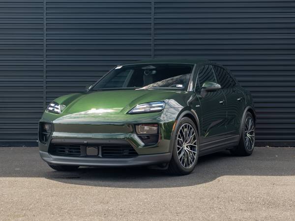 Porsche Macan with VIN: WP1AD2XA8SL076470