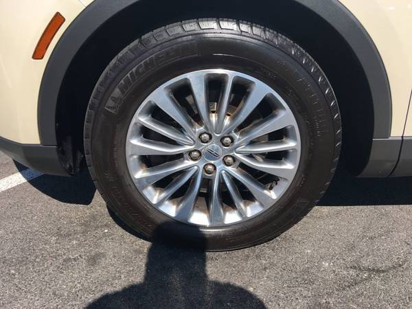 Lincoln MKX with VIN: 2LMPJ6KR2JBL40082