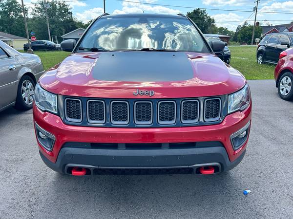 Jeep Compass with VIN: 3C4NJDDB4KT729260
