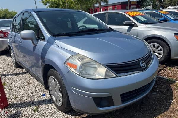 2010 Nissan Versa 1.8 S Hatchback