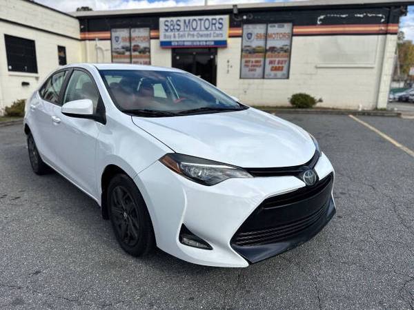 Toyota Corolla with VIN: 5YFBURHE2KP948507