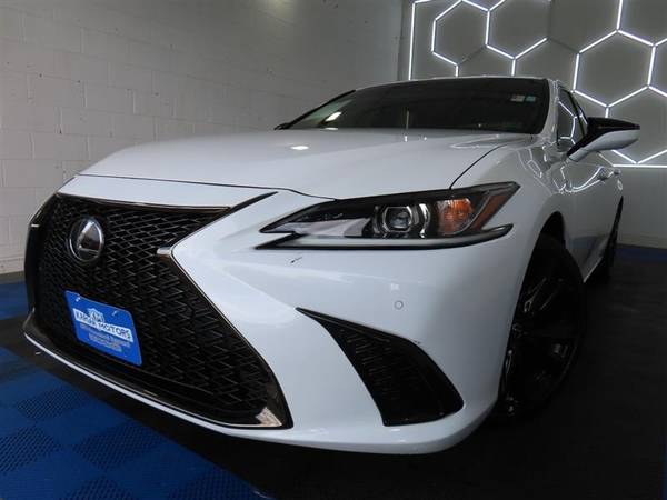 Lexus ES 350 with VIN: 58AGZ1B1XNU119145