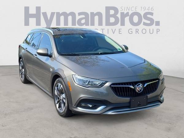 Buick Regal TourX with VIN: W04GV8SXXJ1056123