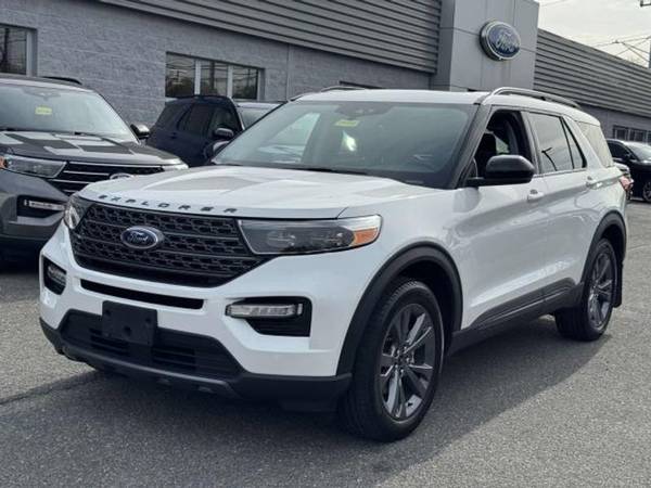 Ford Explorer with VIN: 1FMSK8DH0NGB26029