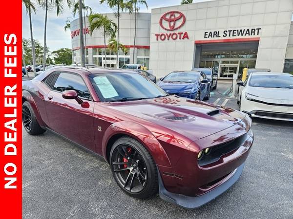 Dodge Challenger with VIN: 2C3CDZFJ4LH104288