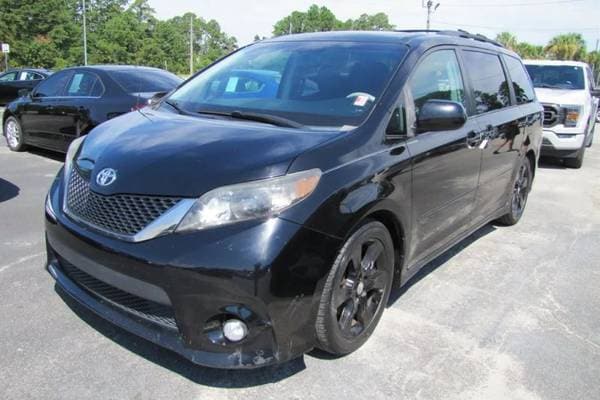 2012 Toyota Sienna SE 8-Passenger