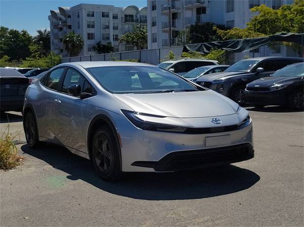 Toyota Prius with VIN: JTDACAAU2R3043303