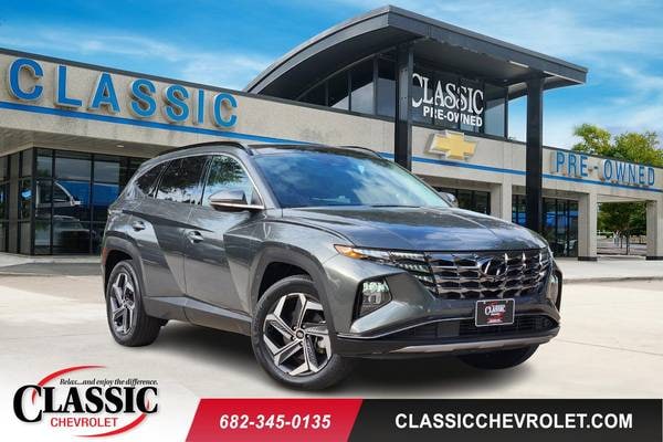 Hyundai Tucson with VIN: KM8JECA1XPU101897