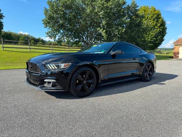 Ford Mustang with VIN: 1FA6P8TH1F5332035