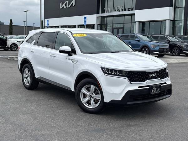 Kia Sorento with VIN: 5XYRG4LC0NG092518