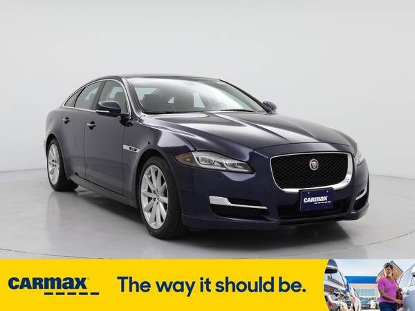 Jaguar XJ with VIN: SAJWJ1CD9G8V97822