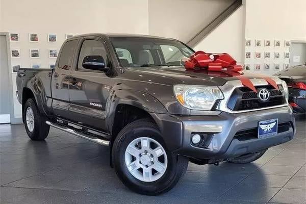 2013 Toyota Tacoma PreRunner V6  Access Cab