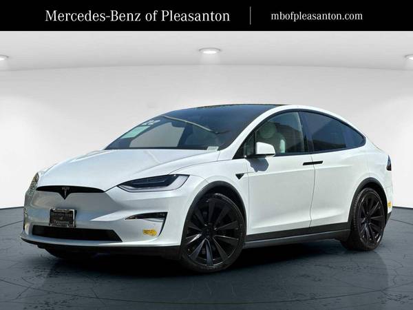 Tesla Model X with VIN: 7SAXCBE69NF349829