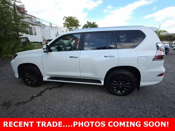 Lexus GX 460 with VIN: JTJAM7BX1N5323671