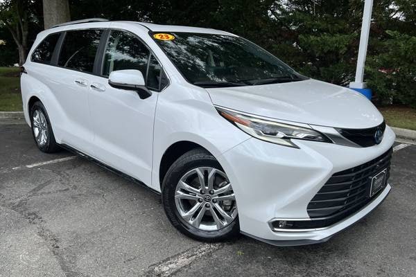 2023 Toyota Sienna Platinum 7-Passenger Hybrid