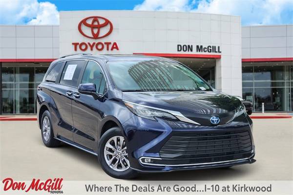 Toyota Sienna with VIN: 5TDYRKEC0RS215475