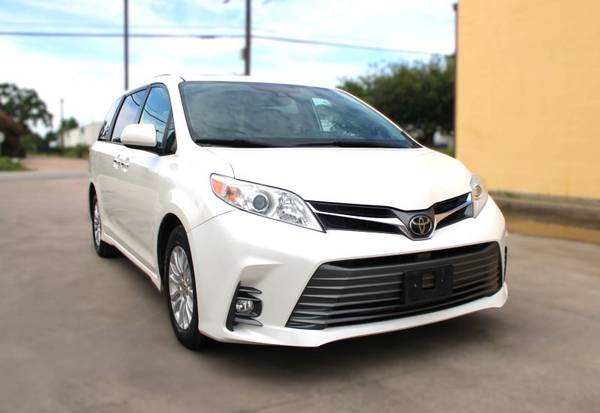 Toyota Sienna with VIN: 5TDYZ3DC8LS036910