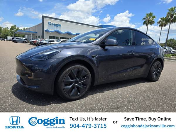 Tesla Model Y with VIN: 7SAYGDED8SA363717