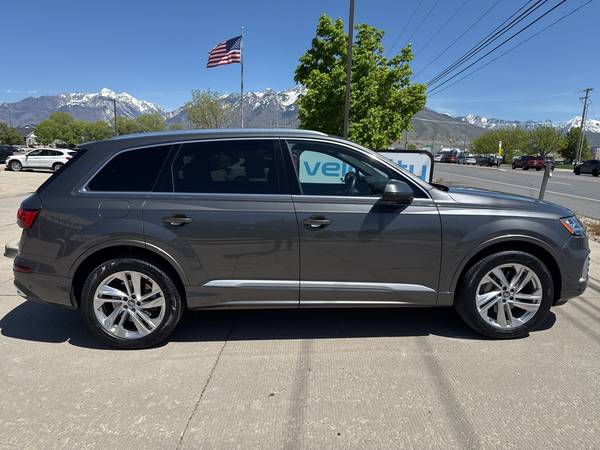 Audi Q7 with VIN: WA1AXAF72MD010869