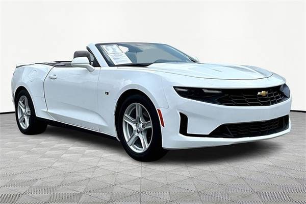 Chevrolet Camaro with VIN: 1G1FB3DX8L0107078