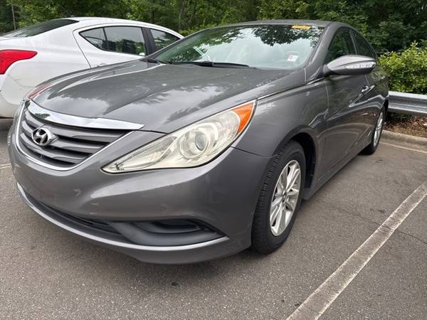 Hyundai Sonata with VIN: 5NPEB4AC1EH905115