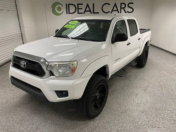 Toyota Tacoma with VIN: 5TFJX4GN8FX041405