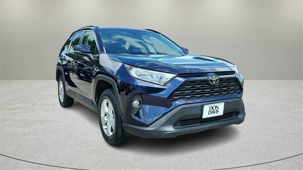 Toyota RAV4 with VIN: 2T3P1RFV3MW154061
