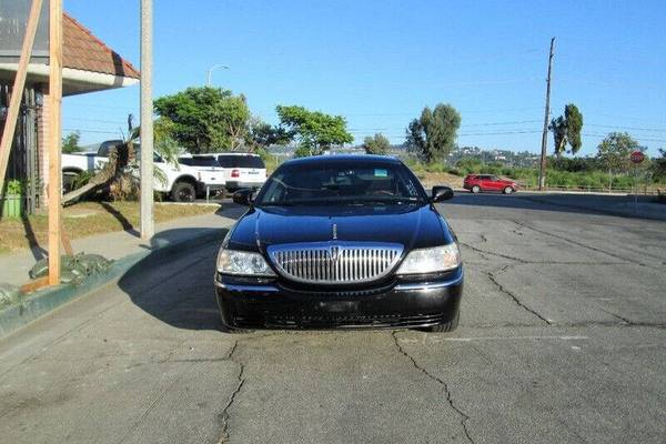 2011 Lincoln Town Car Signature Limited