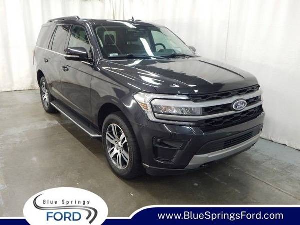 Ford Expedition with VIN: 1FMJU1JT1NEA16236