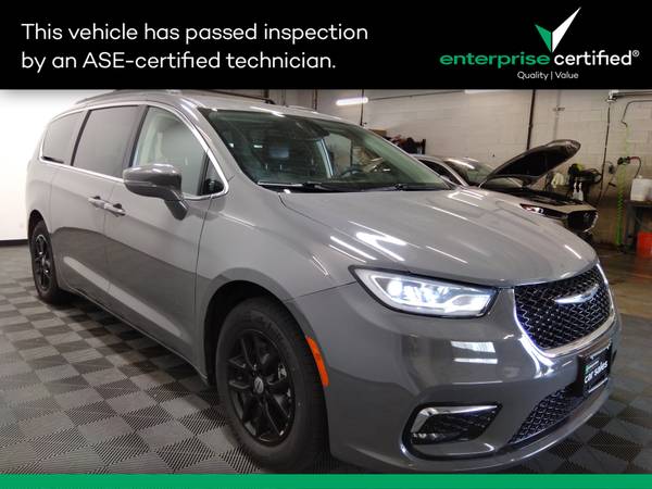 Chrysler Pacifica with VIN: 2C4RC1BG2NR233955