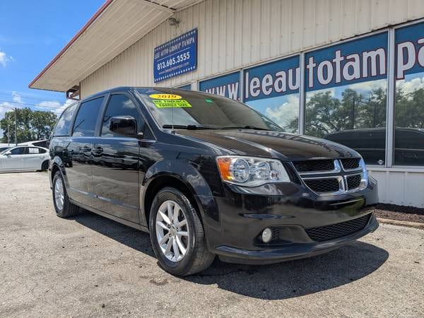 Dodge Grand Caravan with VIN: 2C4RDGCG3KR753625