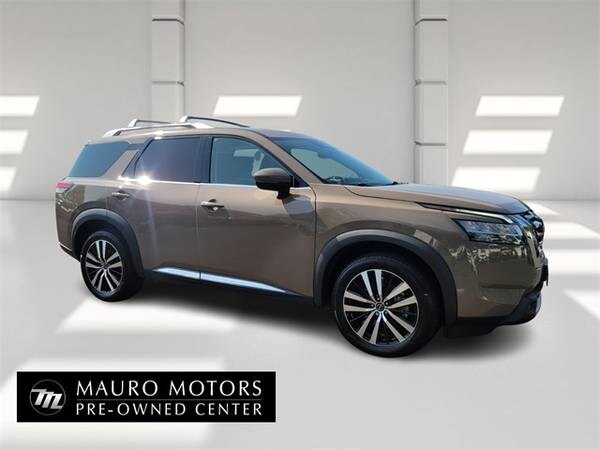 Nissan Pathfinder with VIN: 5N1DR3DJ4PC258389