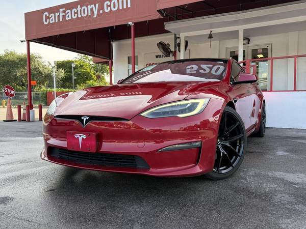 Tesla Model S with VIN: 5YJSA1E69MF442002