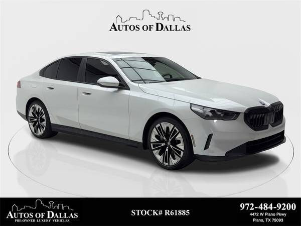 BMW 5 Series with VIN: WBA43FJ0XRCR61885