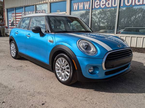 MINI Cooper with VIN: WMWXU1C52G2D10309