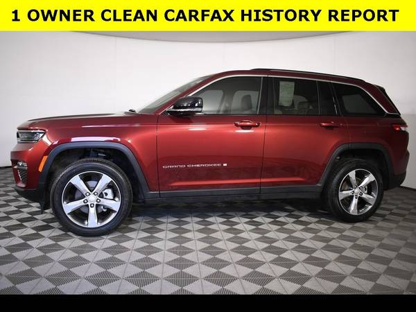 Jeep Grand Cherokee with VIN: 1C4RJHBG4N8626964