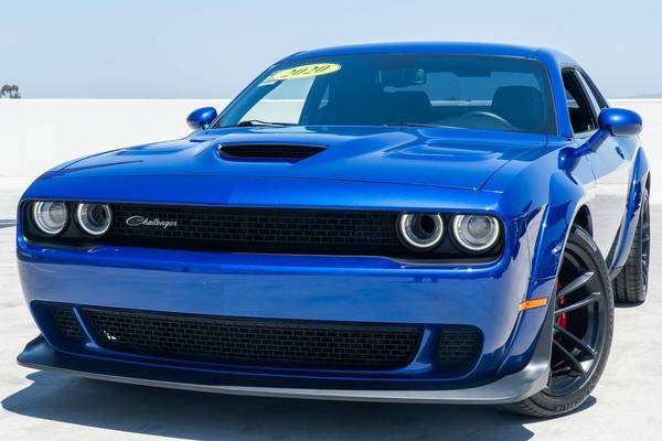 Dodge Challenger with VIN: 2C3CDZFJ4LH221790