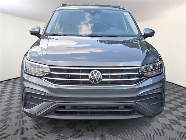 Volkswagen Tiguan with VIN: 3VV3B7AX7NM073111