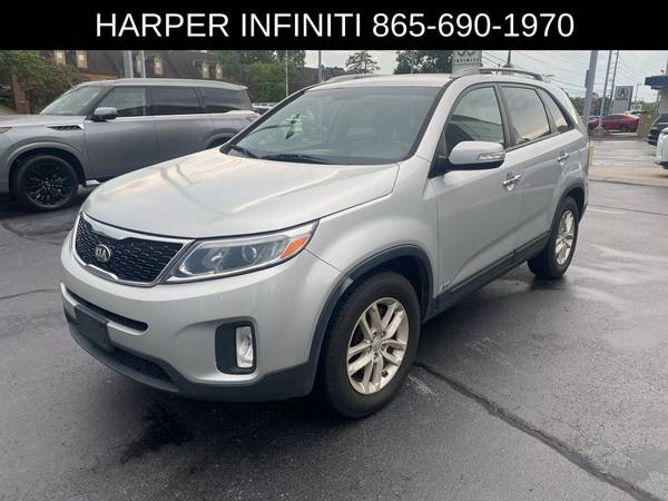 Kia Sorento with VIN: 5XYKTCA62FG585719