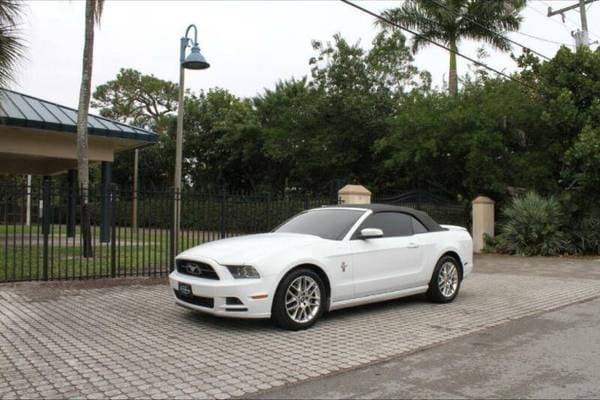 2014 Ford Mustang V6 Convertible