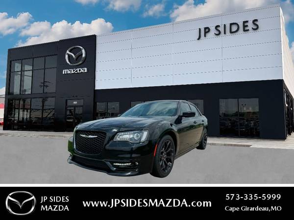 Chrysler 300 with VIN: 2C3CCABT0KH569693
