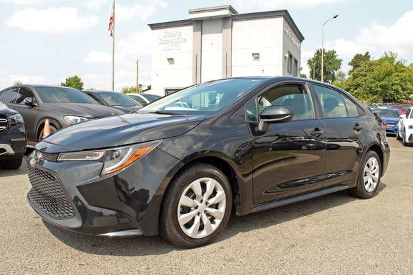 Toyota Corolla with VIN: 5YFEPMAE2MP201798