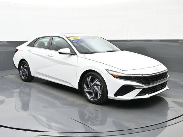 Hyundai Elantra with VIN: KMHLS4DG3SU884643