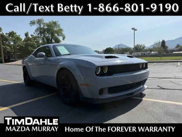 Dodge Challenger with VIN: 2C3CDZC95NH102031