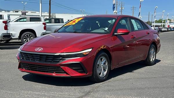 Hyundai Elantra with VIN: KMHLL4DG3RU639994