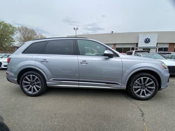 Audi Q7 with VIN: WA1LJBF75ND016019