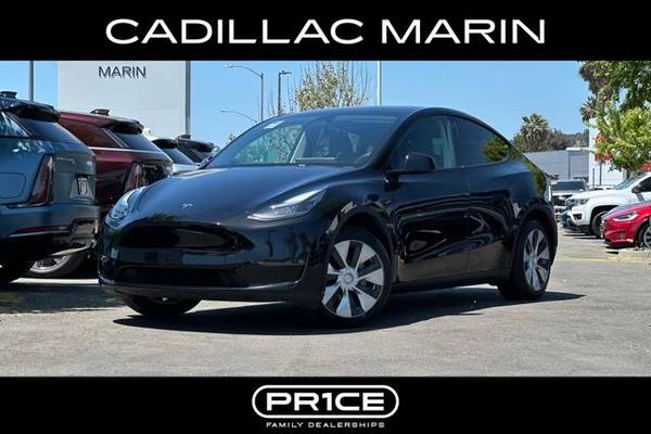 Tesla Model Y with VIN: 7SAYGDEE4PF748677