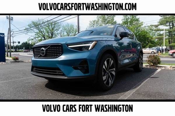2023 Volvo XC40 B5 Plus Dark