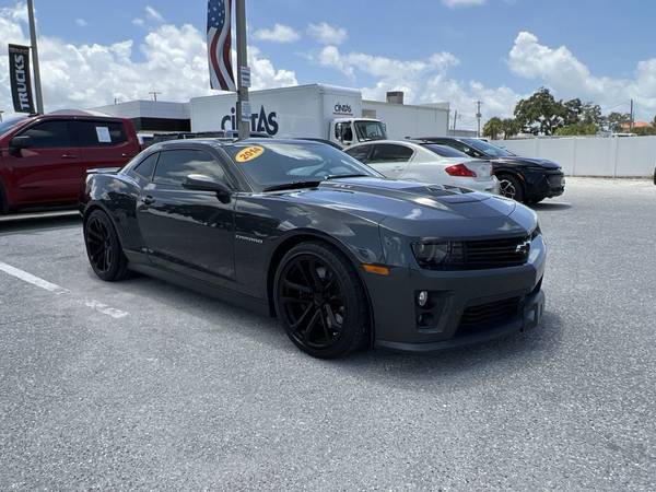 Chevrolet Camaro with VIN: 2G1FZ1EP8E9800031