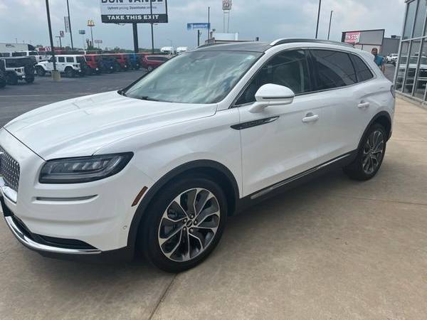 Lincoln Nautilus with VIN: 2LMPJ8K90NBL12315